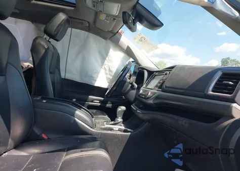 2017 Toyota Highlander Xle z USA, uszkodzony, nr VIN 5TDJZRFH4HS519587